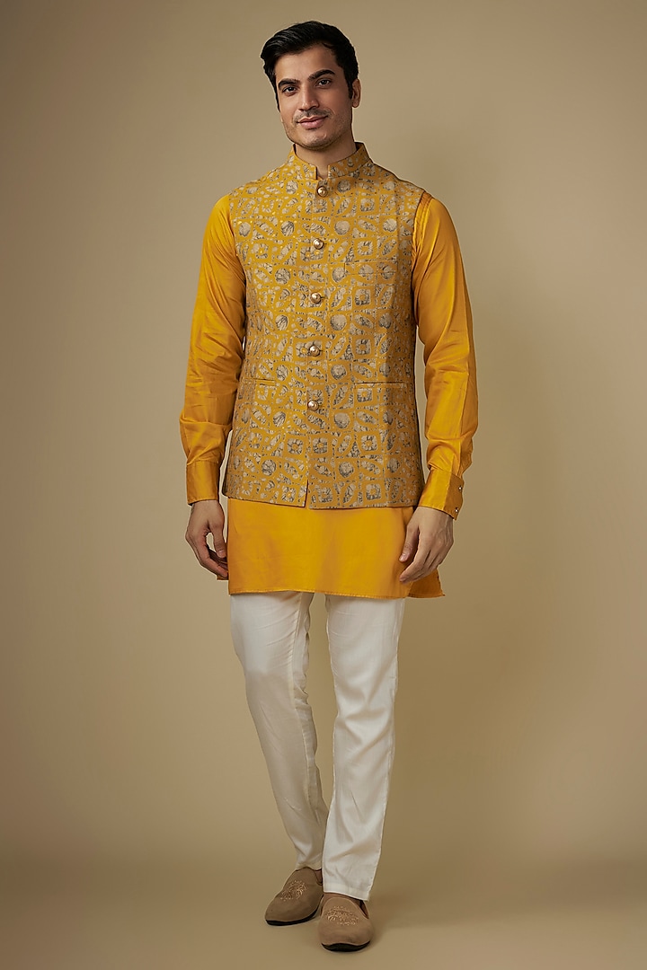 Mustard Blended Silk Digital Printed Bundi Set by Spring Break Men at Pernia's Pop Up Shop