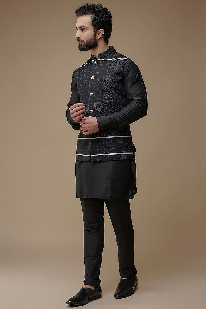 Black Cotton Printed Bundi Jacket Set by Spring Break Men