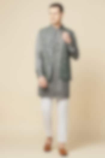 Grey Polyester Cotton Embroidered Bundi Jacket With Kurta Set For Boys by Spring Break- Kids