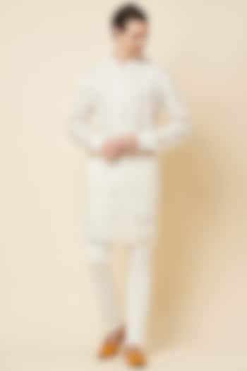 White Lucknowi Embroidered Kurta Set For Boys by Spring Break- Kids