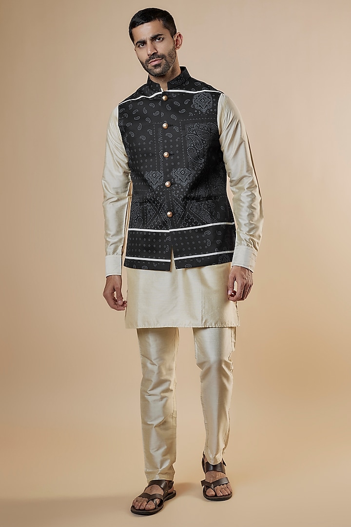 Black Cotton Paisley Printed Bundi Jacket For Boys by Spring Break- Kids