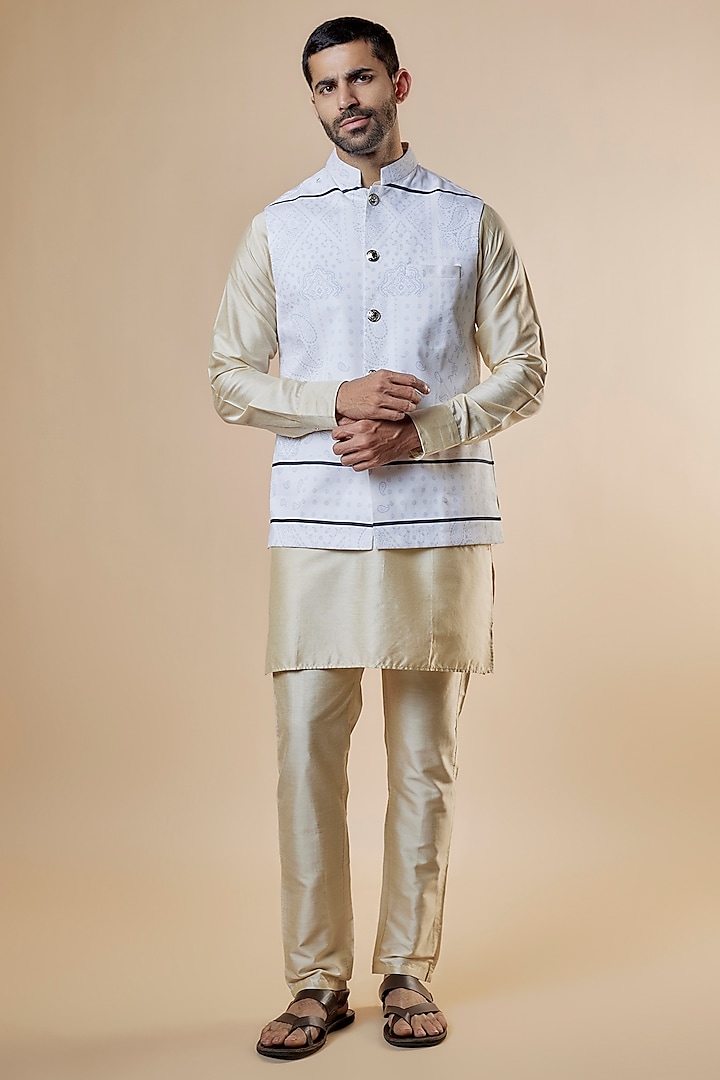 White Cotton Paisley Printed Bundi Jacket For Boys by Spring Break- Kids