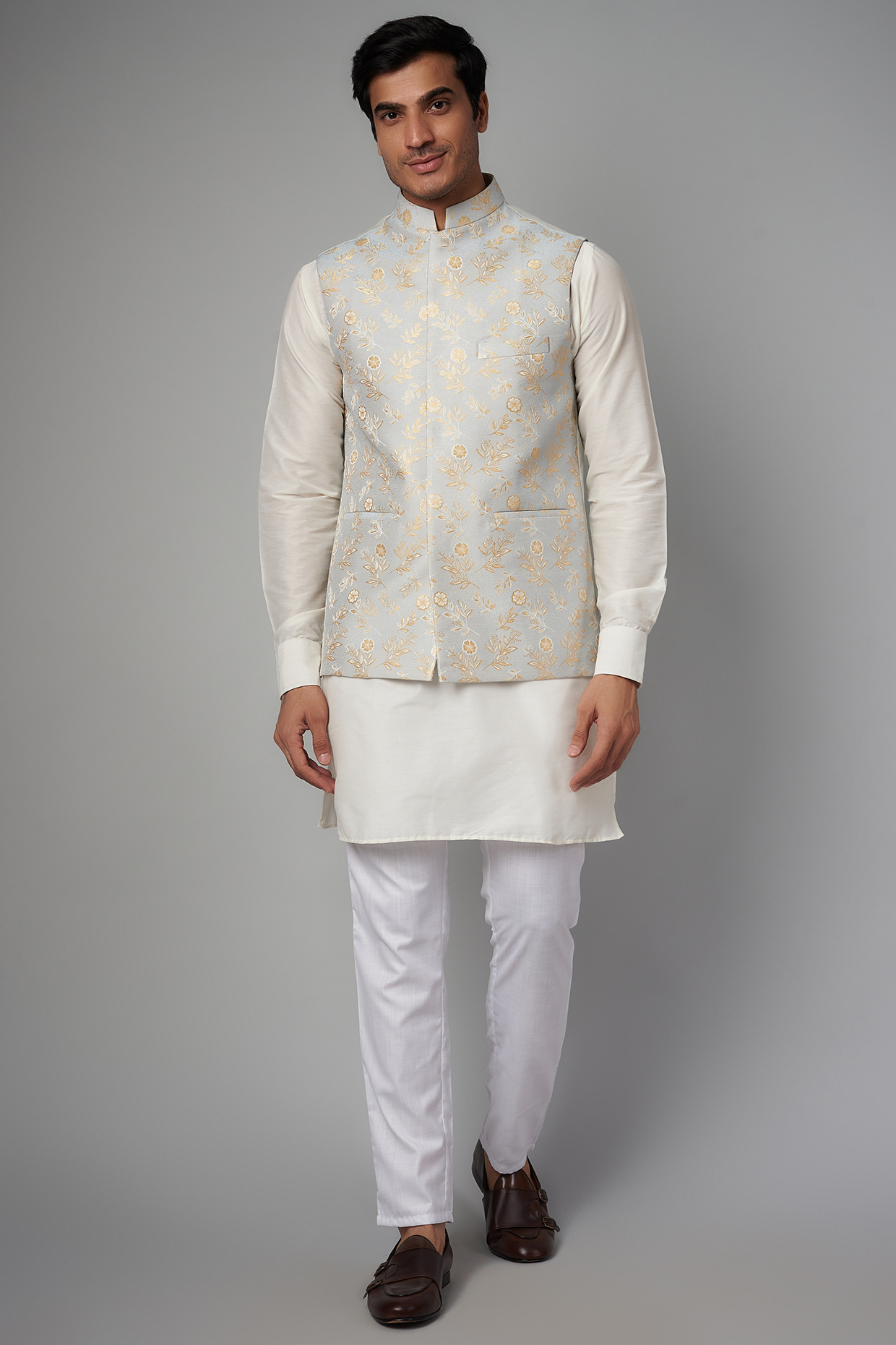 Grey Cotton Silk Bundi Jacket Set For Boys by Spring Break- Kids