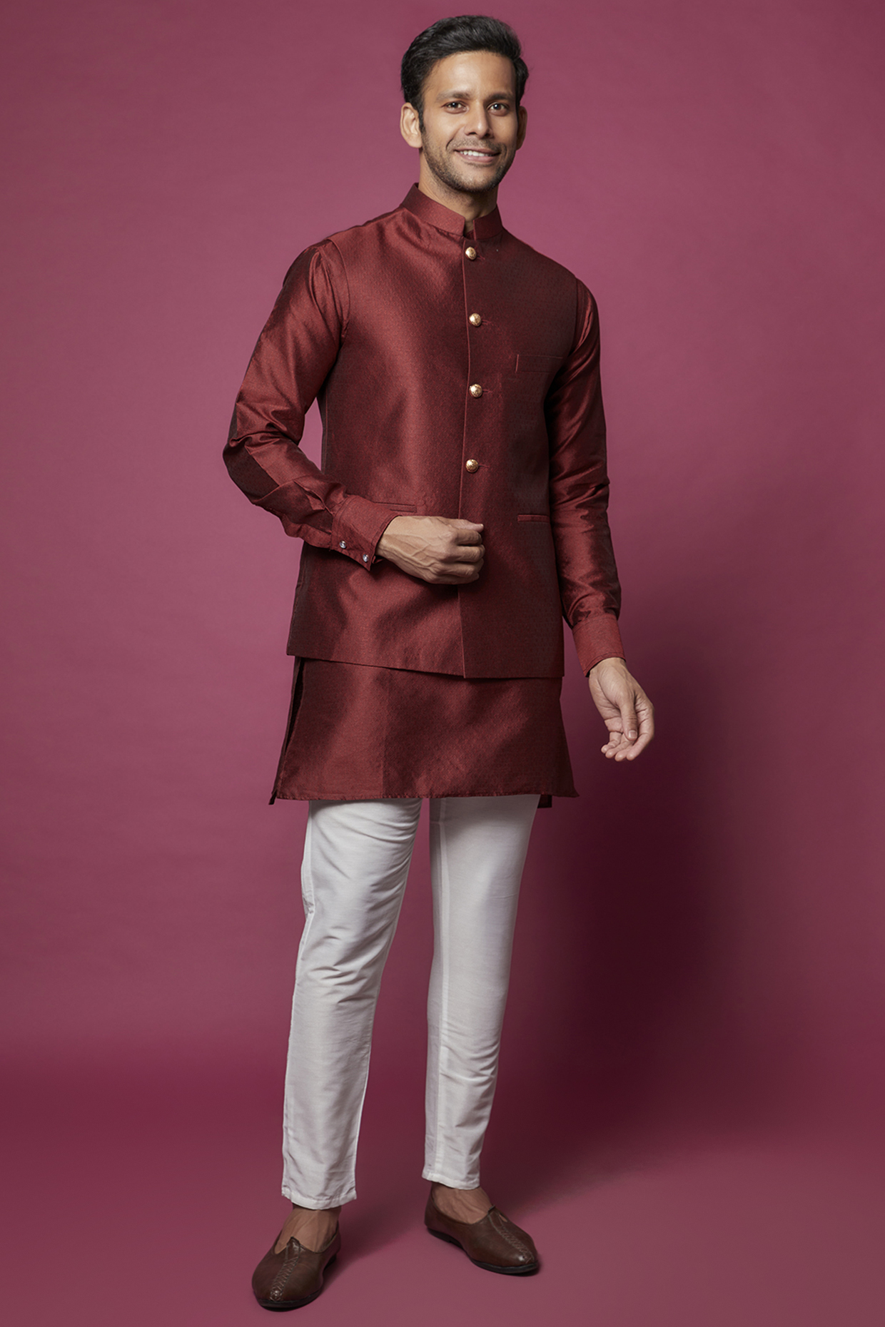 Maroon Jacquard Bundi Jacket Set For Boys by Spring Break- Kids