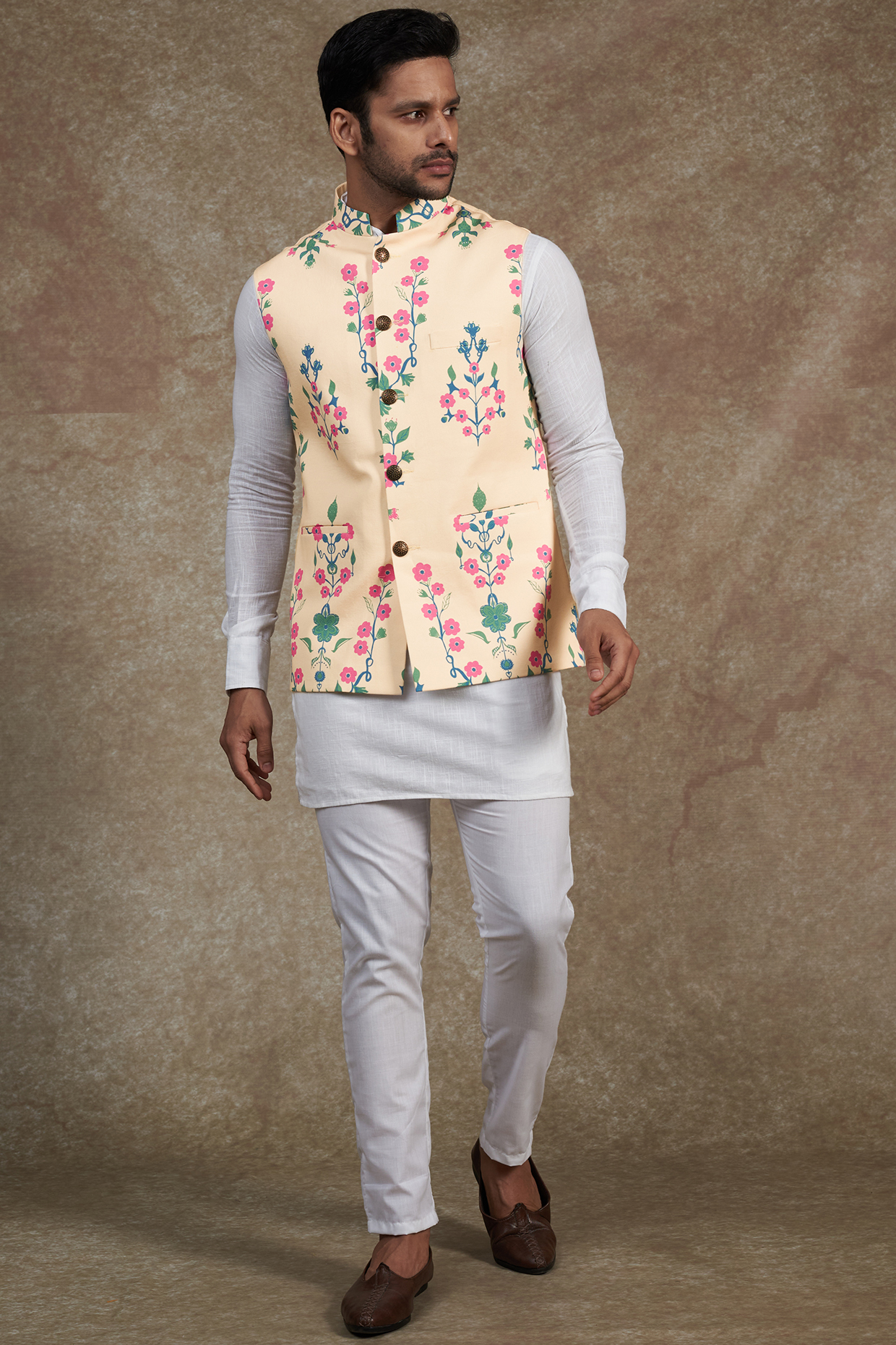 Cream Cotton Silk Printed Bundi Jacket Set For Boys by Spring Break- Kids