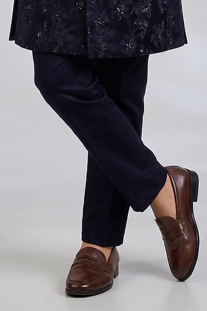 Navy Blue Blended Silk Floral Embroidered Sherwani Set For Boys by Spring Break- Kids at Pernia's Pop Up Shop