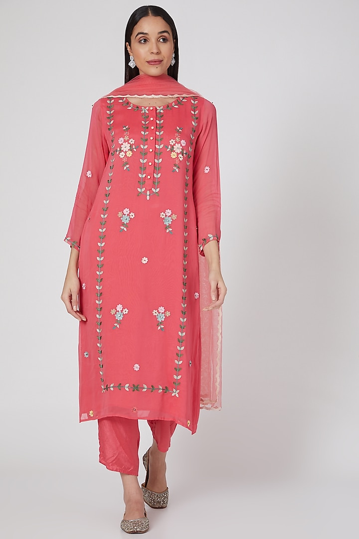 Coral Embroidered Kurta Set by Seams Pret & Couture at Pernia's Pop Up Shop