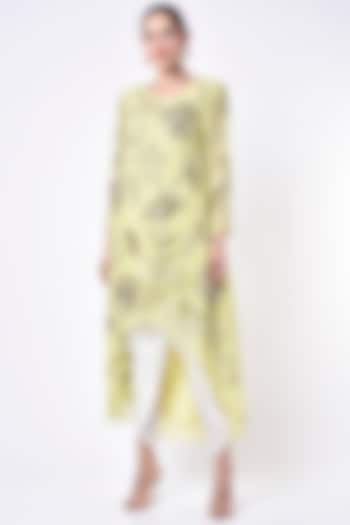 Yellow Embroidered Asymmetrical Kurta Set by Seams Pret & Couture at Pernia's Pop Up Shop