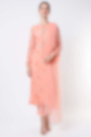 Peach Embroidered Kurta Set by Seams Pret & Couture at Pernia's Pop Up Shop