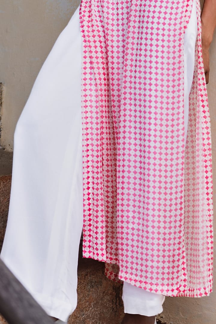 Off-White & Dull Red Chinon Kurta Set by Spring Diaries at Pernia's Pop Up Shop