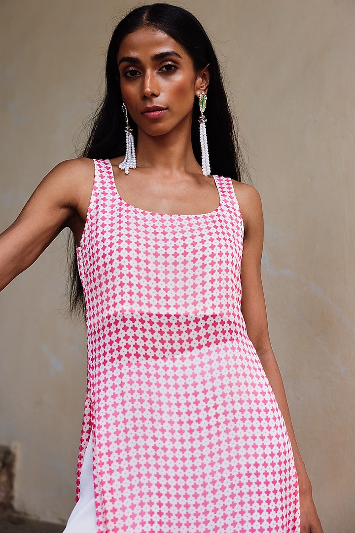 Off-White & Dull Red Chinon Kurta Set by Spring Diaries at Pernia's Pop Up Shop