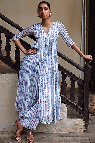 White & Blue Chinon Printed Kurta Set by Spring Diaries