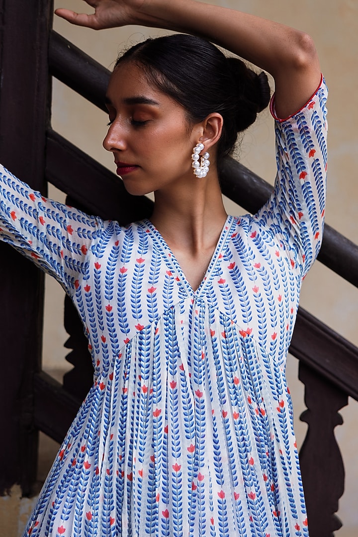 White & Blue Chinon Printed Kurta Set by Spring Diaries at Pernia's Pop Up Shop