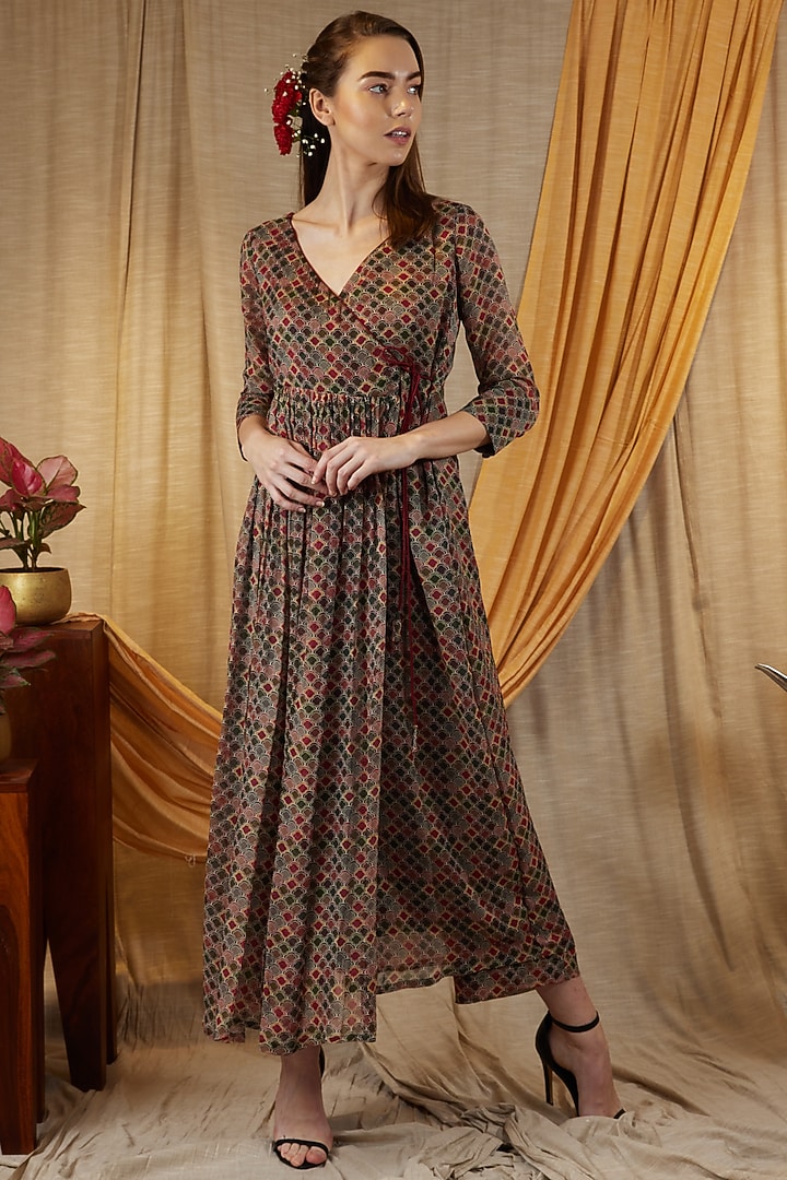 Multi-Colored Overlapped Kurta Set by Spring Diaries at Pernia's Pop Up Shop