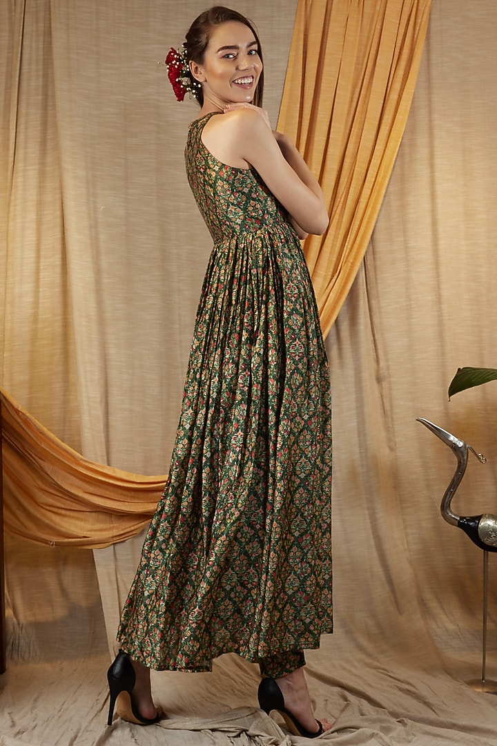 Olive Green Mul Silk Kurta Set by Spring Diaries at Pernia's Pop Up Shop