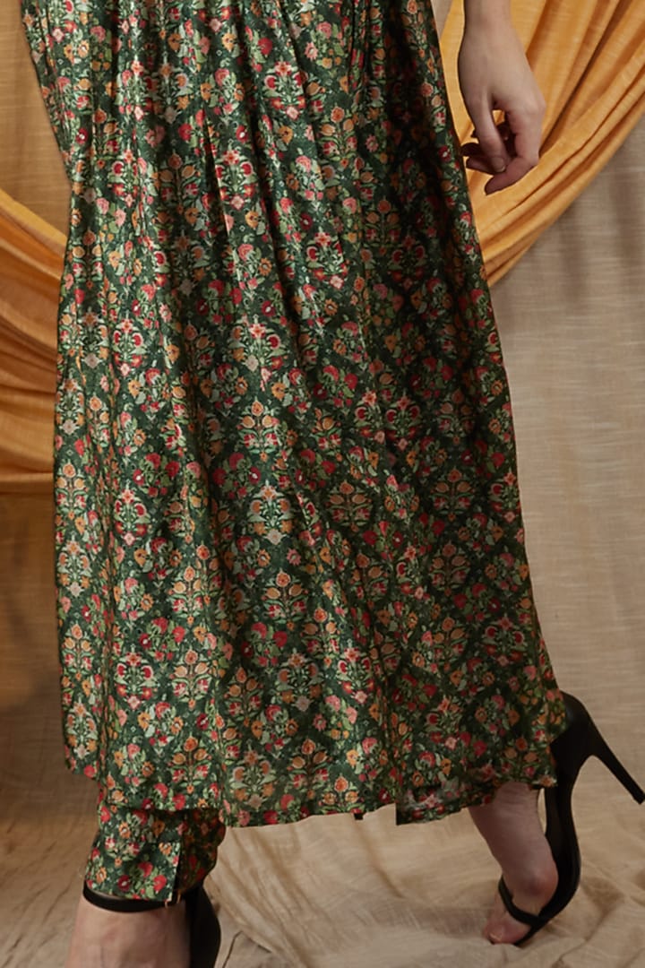 Olive Green Mul Silk Kurta Set by Spring Diaries at Pernia's Pop Up Shop
