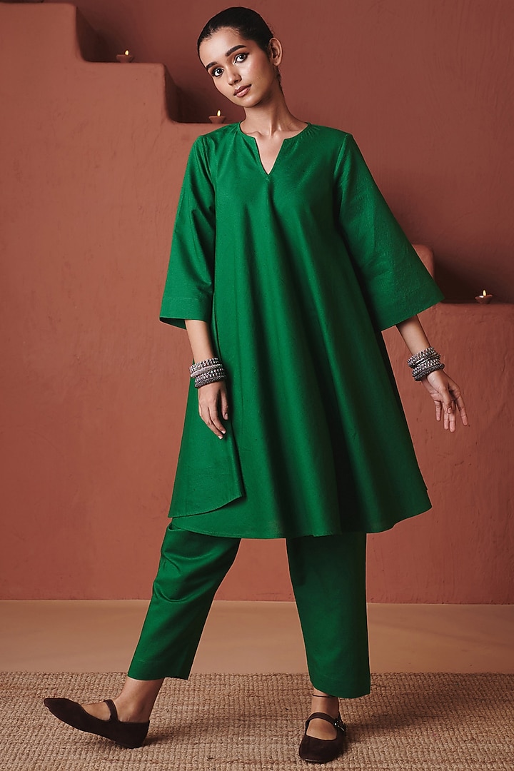 Green Cotton Linen Glass Beads Embroidered Kurta Set by Saphed at Pernia's Pop Up Shop