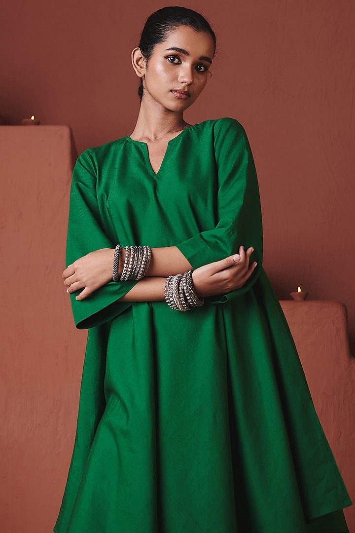 Green Pure Linen Glass Beads Embroidered Kurta Set by Saphed at Pernia's Pop Up Shop