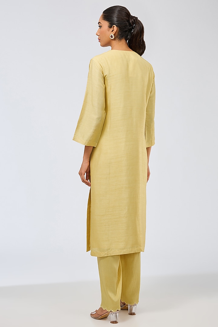 Dusky Yellow Silk Resham Embroidered Kurta Set by Shilpa Karnavat at Pernia's Pop Up Shop