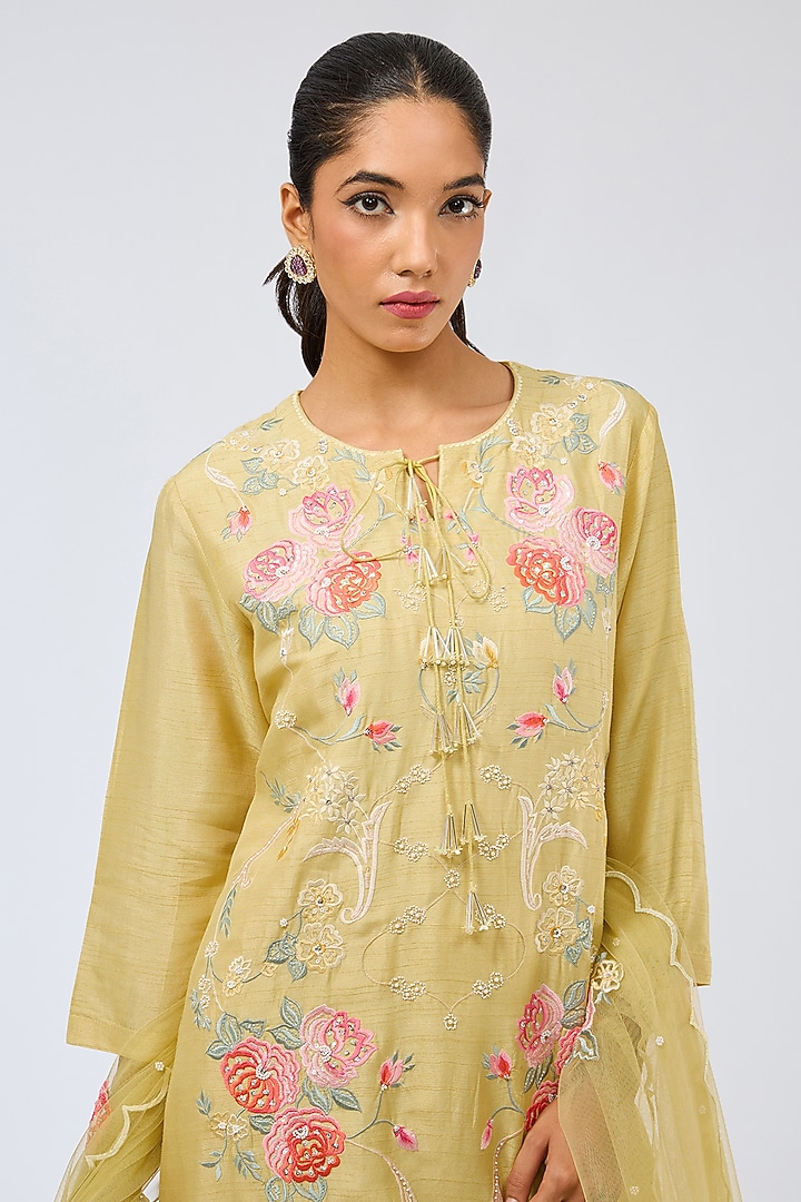 Dusky Yellow Silk Resham Embroidered Kurta Set by Shilpa Karnavat at Pernia's Pop Up Shop