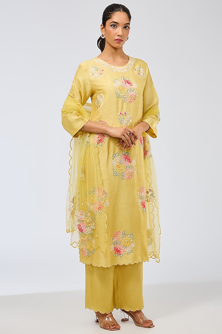 Dusky Yellow Silk Kurta Set by Shilpa Karnavat at Pernia's Pop Up Shop