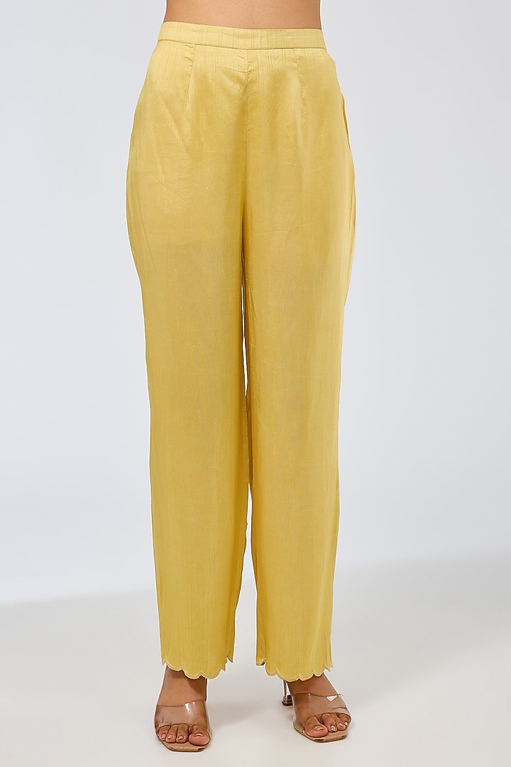 Dusky Yellow Silk Kurta Set by Shilpa Karnavat at Pernia's Pop Up Shop