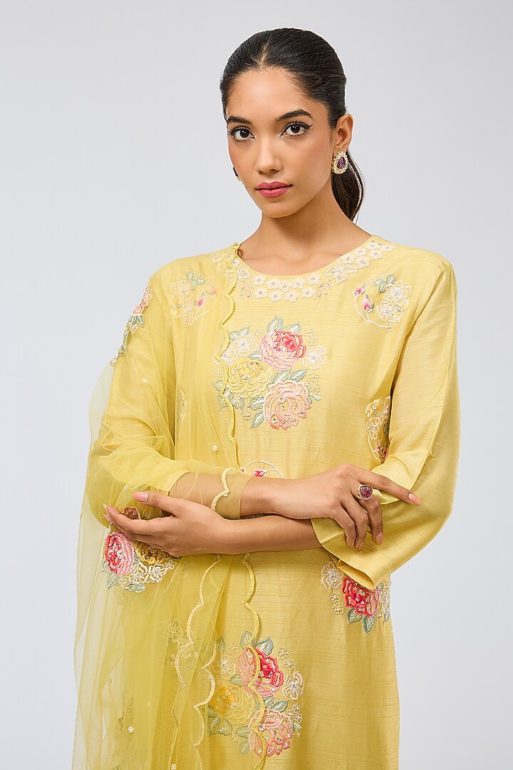 Dusky Yellow Silk Kurta Set by Shilpa Karnavat at Pernia's Pop Up Shop