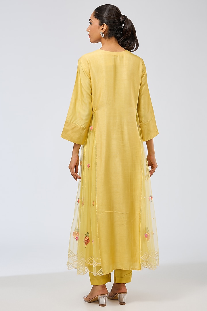 Dusky Yellow Silk Kurta Set by Shilpa Karnavat at Pernia's Pop Up Shop
