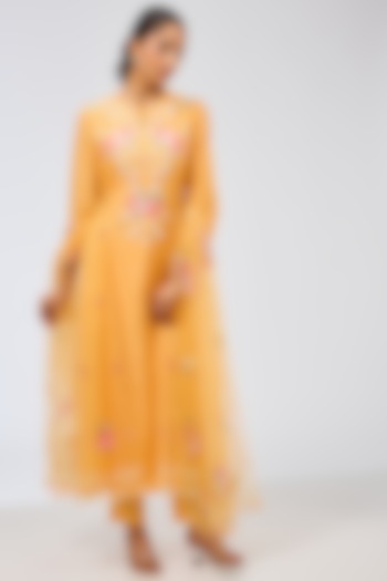 Peachy Orange Silk Kurta Set by Shilpa Karnavat at Pernia's Pop Up Shop