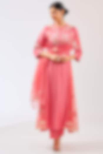 Coral Pink Silk Resham Embroidered Kurta Set by Shilpa Karnavat at Pernia's Pop Up Shop