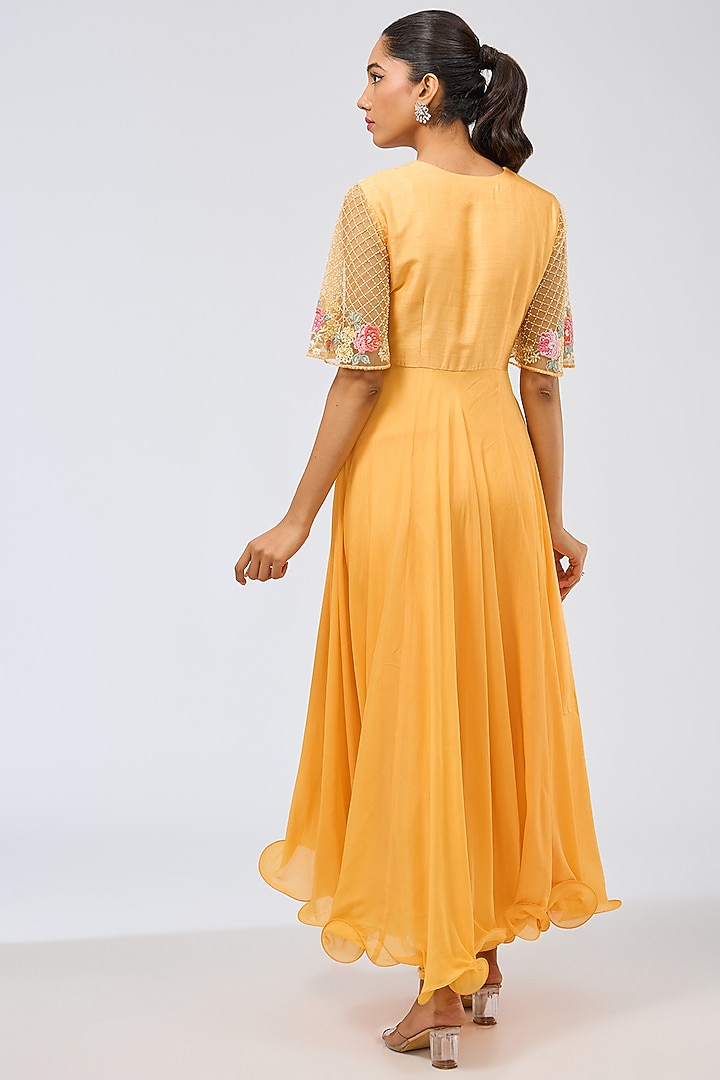 Peachy Orange Silk Kurta Set by Shilpa Karnavat at Pernia's Pop Up Shop