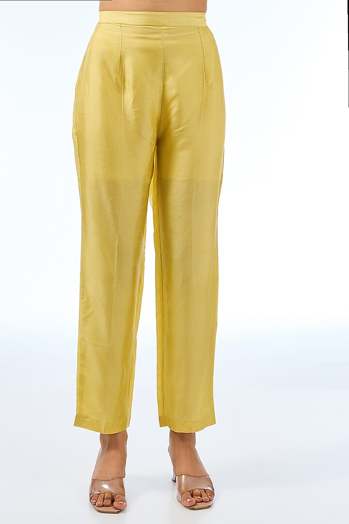 Dusky Yellow Silk Kurta Set by Shilpa Karnavat at Pernia's Pop Up Shop
