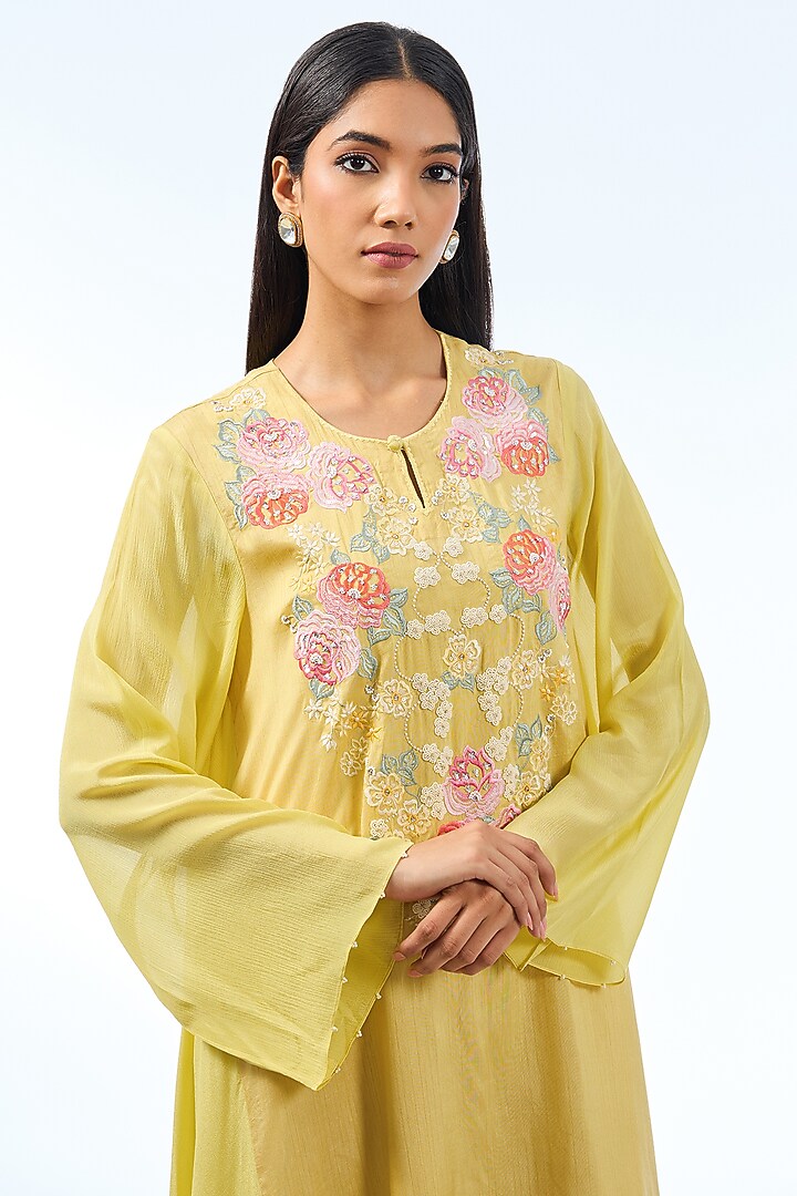 Dusky Yellow Silk Kurta Set by Shilpa Karnavat at Pernia's Pop Up Shop