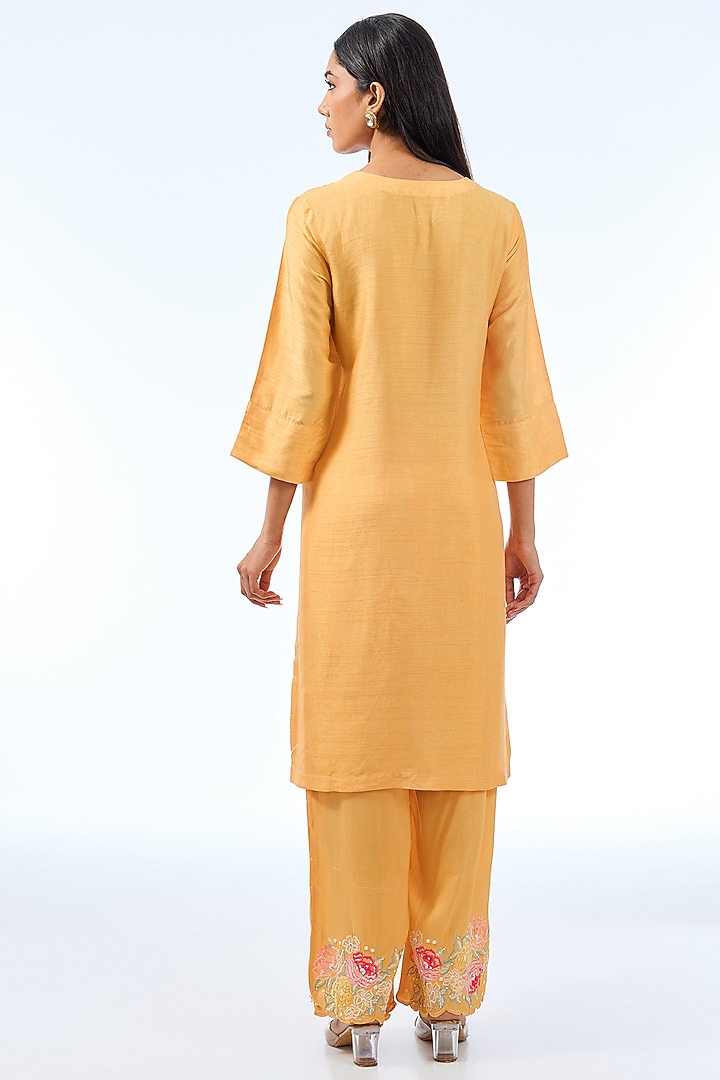 Peachy Orange Silk Kurta Set by Shilpa Karnavat at Pernia's Pop Up Shop