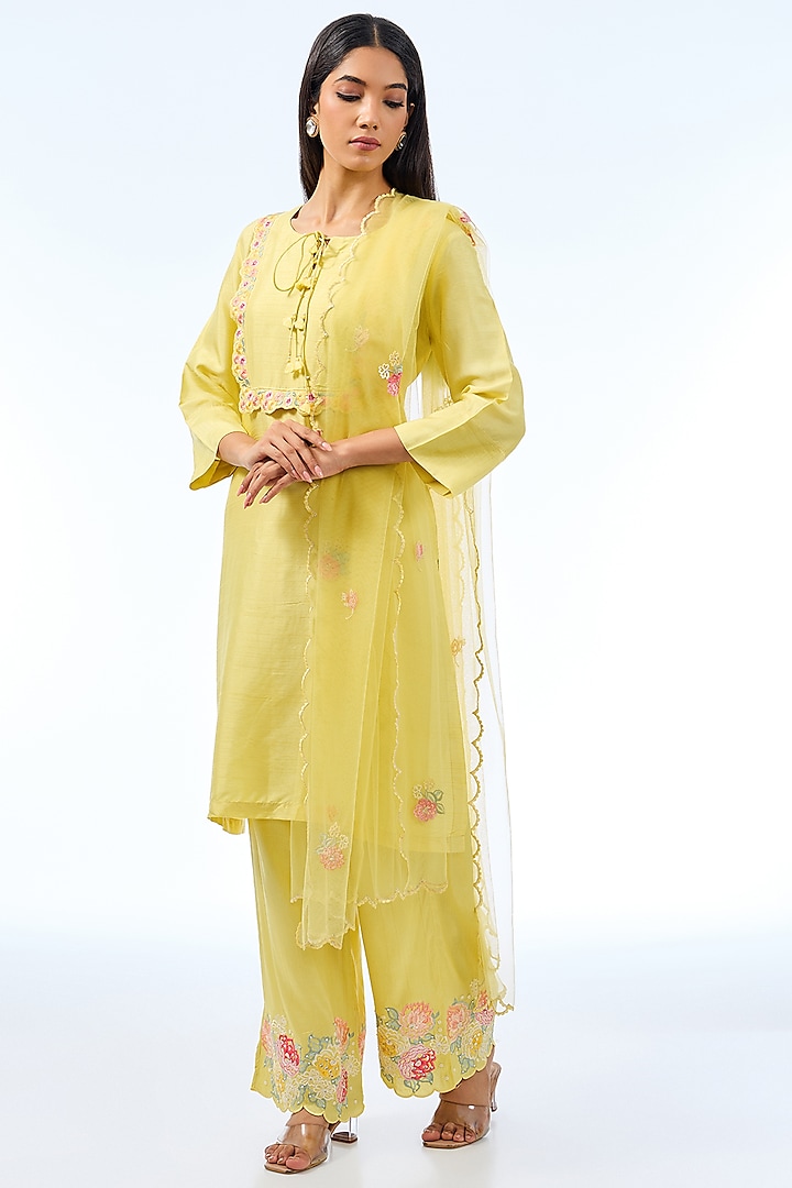 Dusky Yellow Silk Kurta Set by Shilpa Karnavat at Pernia's Pop Up Shop