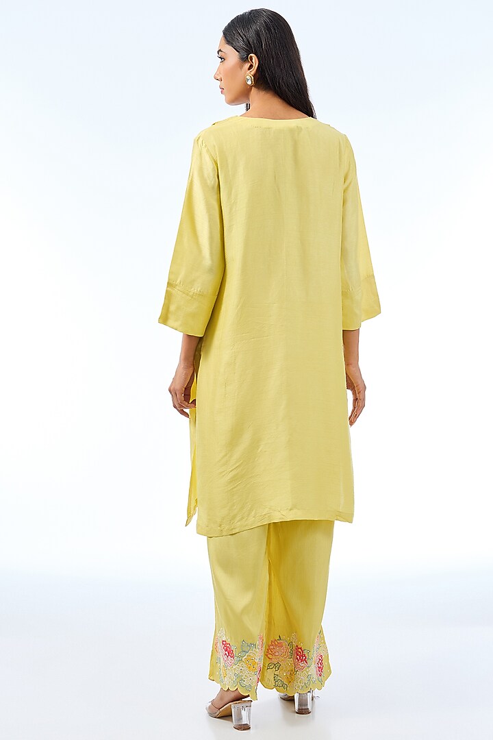 Dusky Yellow Silk Kurta Set by Shilpa Karnavat at Pernia's Pop Up Shop