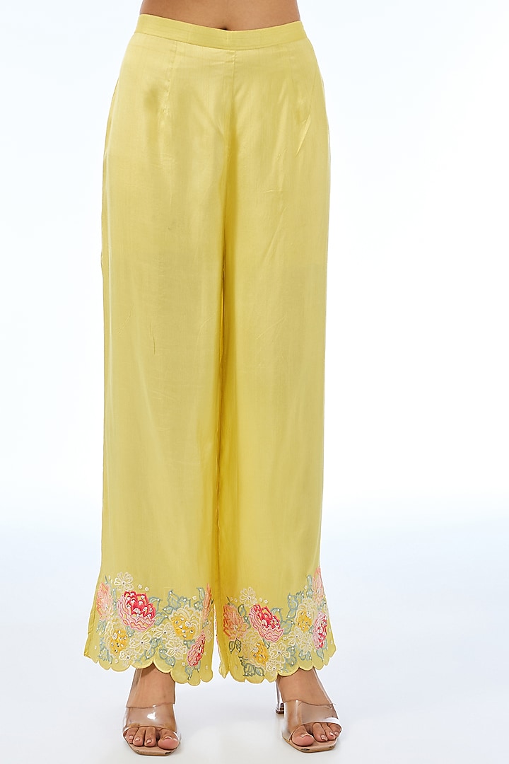 Dusky Yellow Silk Kurta Set by Shilpa Karnavat at Pernia's Pop Up Shop