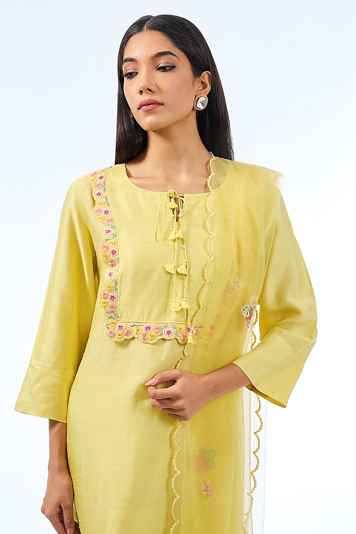 Dusky Yellow Silk Kurta Set by Shilpa Karnavat at Pernia's Pop Up Shop