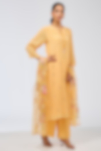 Dusky Yellow Chiffon Kurta Set by Shilpa Karnavat at Pernia's Pop Up Shop