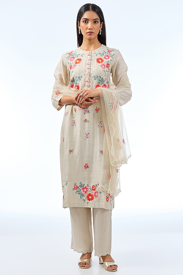 Ivory Silk Kurta Set by Shilpa Karnavat at Pernia's Pop Up Shop