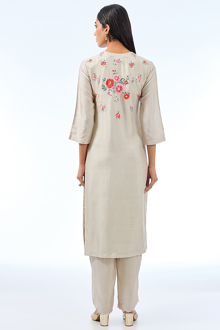 Ivory Silk Kurta Set by Shilpa Karnavat at Pernia's Pop Up Shop