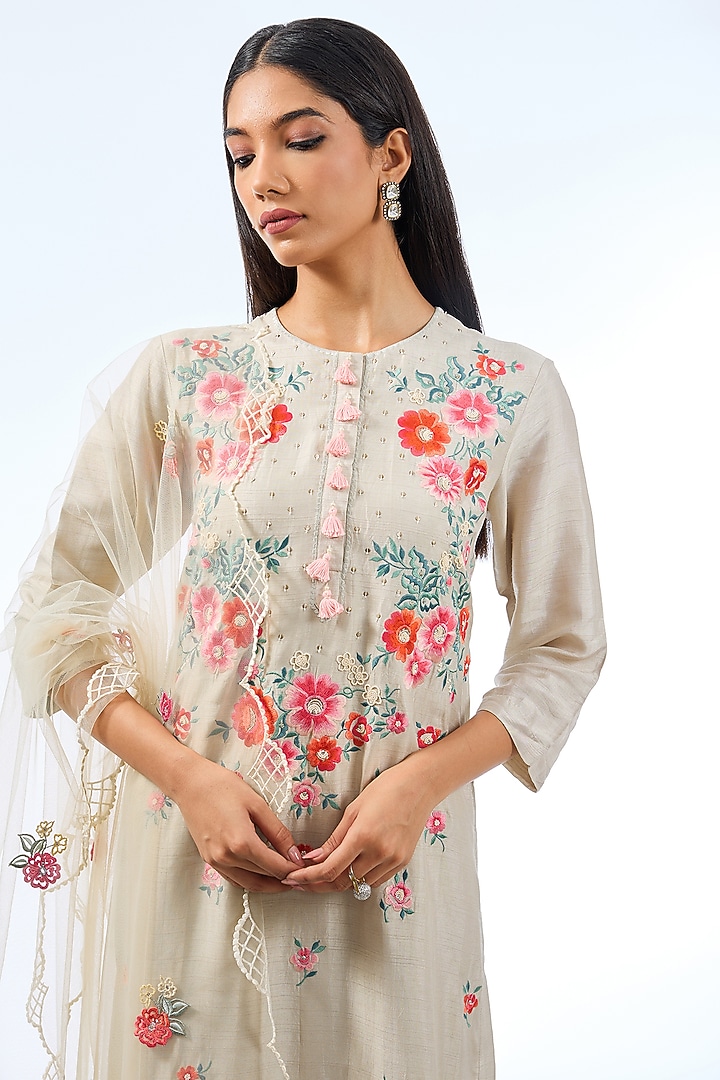Ivory Silk Kurta Set by Shilpa Karnavat at Pernia's Pop Up Shop