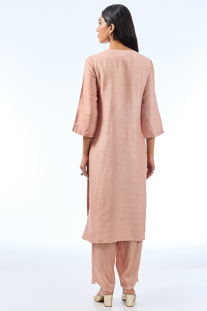 Onion Pink Silk Kurta Set by Shilpa Karnavat at Pernia's Pop Up Shop