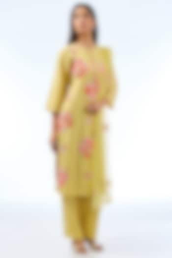 Dusky Yellow Silk Kurta Set by Shilpa Karnavat at Pernia's Pop Up Shop