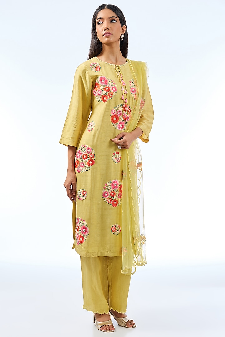 Dusky Yellow Silk Kurta Set by Shilpa Karnavat at Pernia's Pop Up Shop