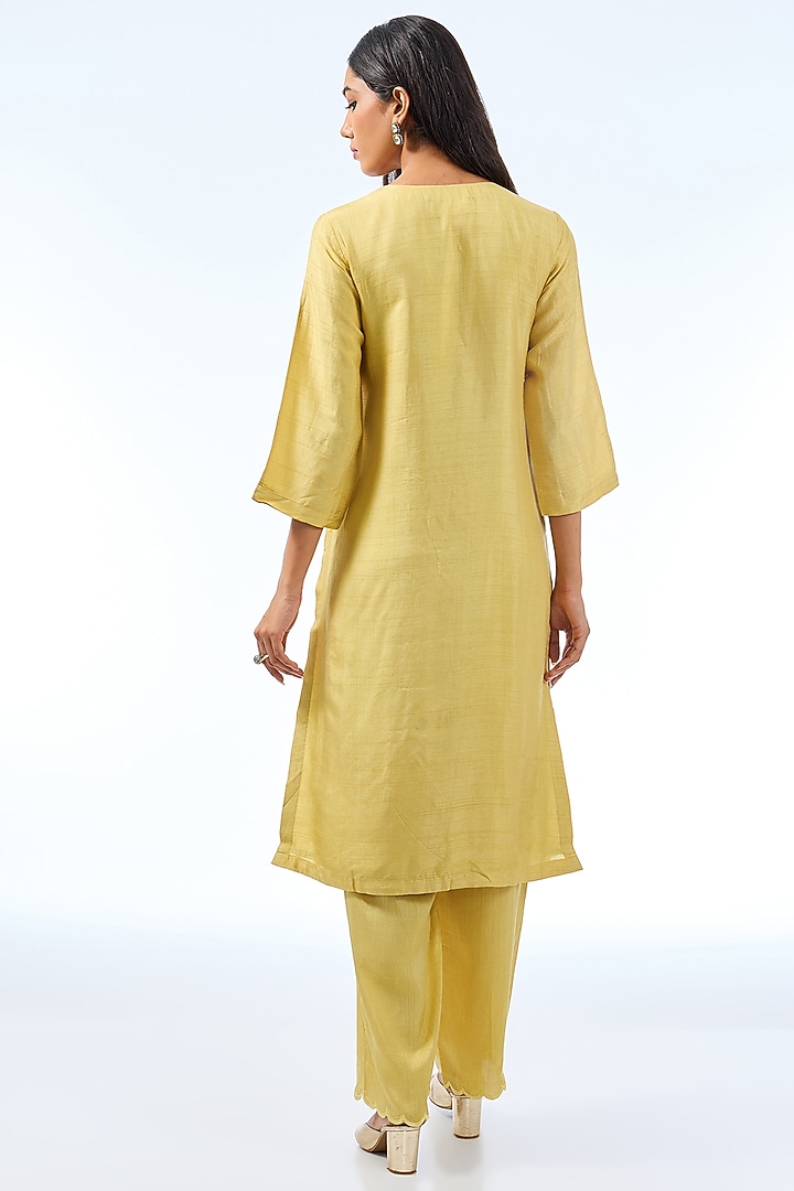 Dusky Yellow Silk Kurta Set by Shilpa Karnavat at Pernia's Pop Up Shop