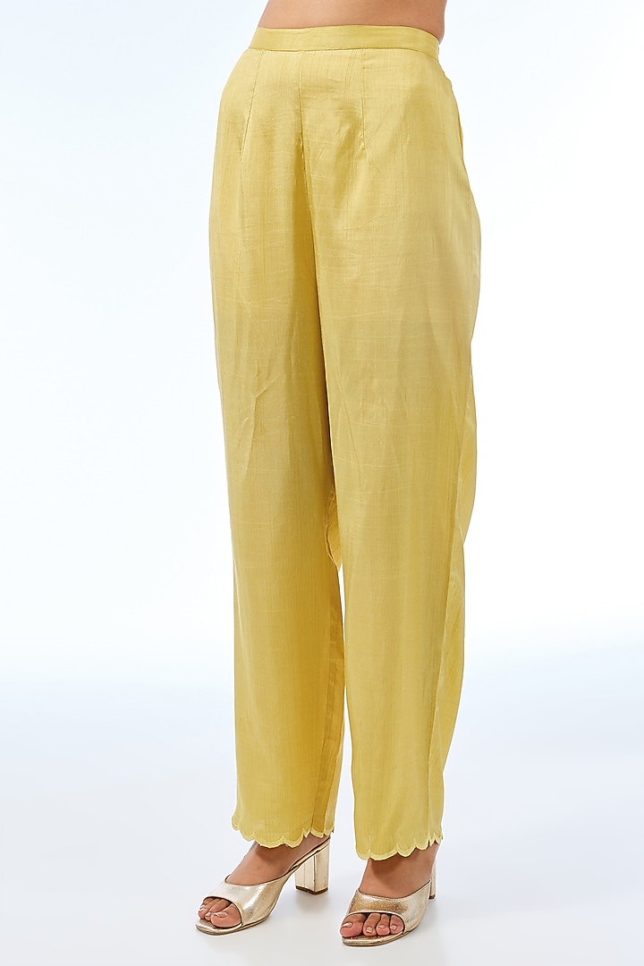 Dusky Yellow Silk Kurta Set by Shilpa Karnavat at Pernia's Pop Up Shop