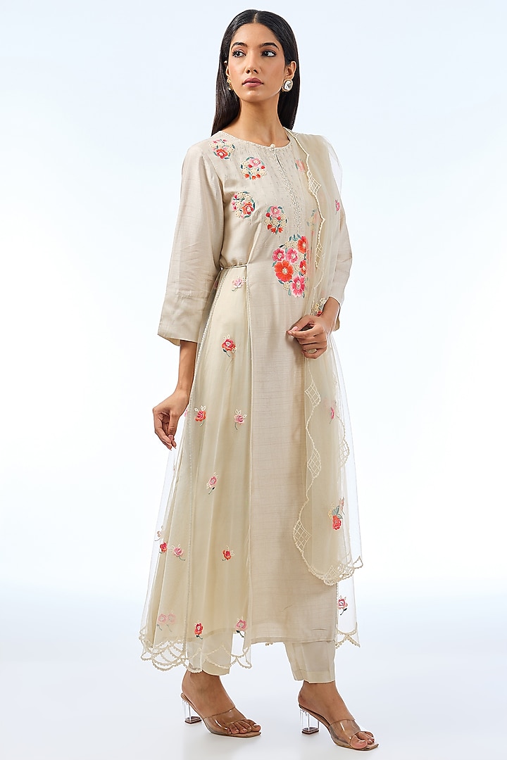 Ivory Silk Kurta Set by Shilpa Karnavat at Pernia's Pop Up Shop