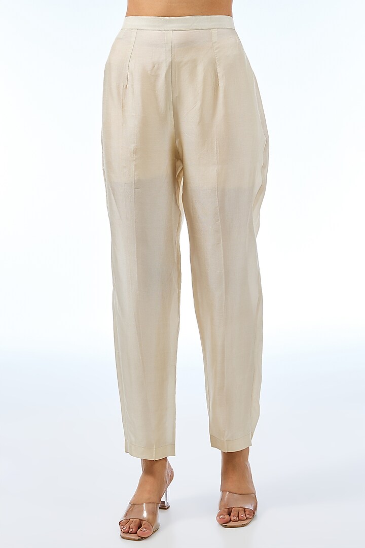 Ivory Silk Kurta Set by Shilpa Karnavat at Pernia's Pop Up Shop