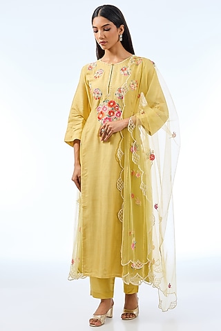 Dusky Yellow Silk Kurta Set by Shilpa Karnavat